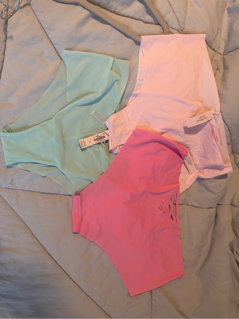 NWT Victoria's Secret No-Show Panty Bundle Set of 3 Seamless Underwear Pastel